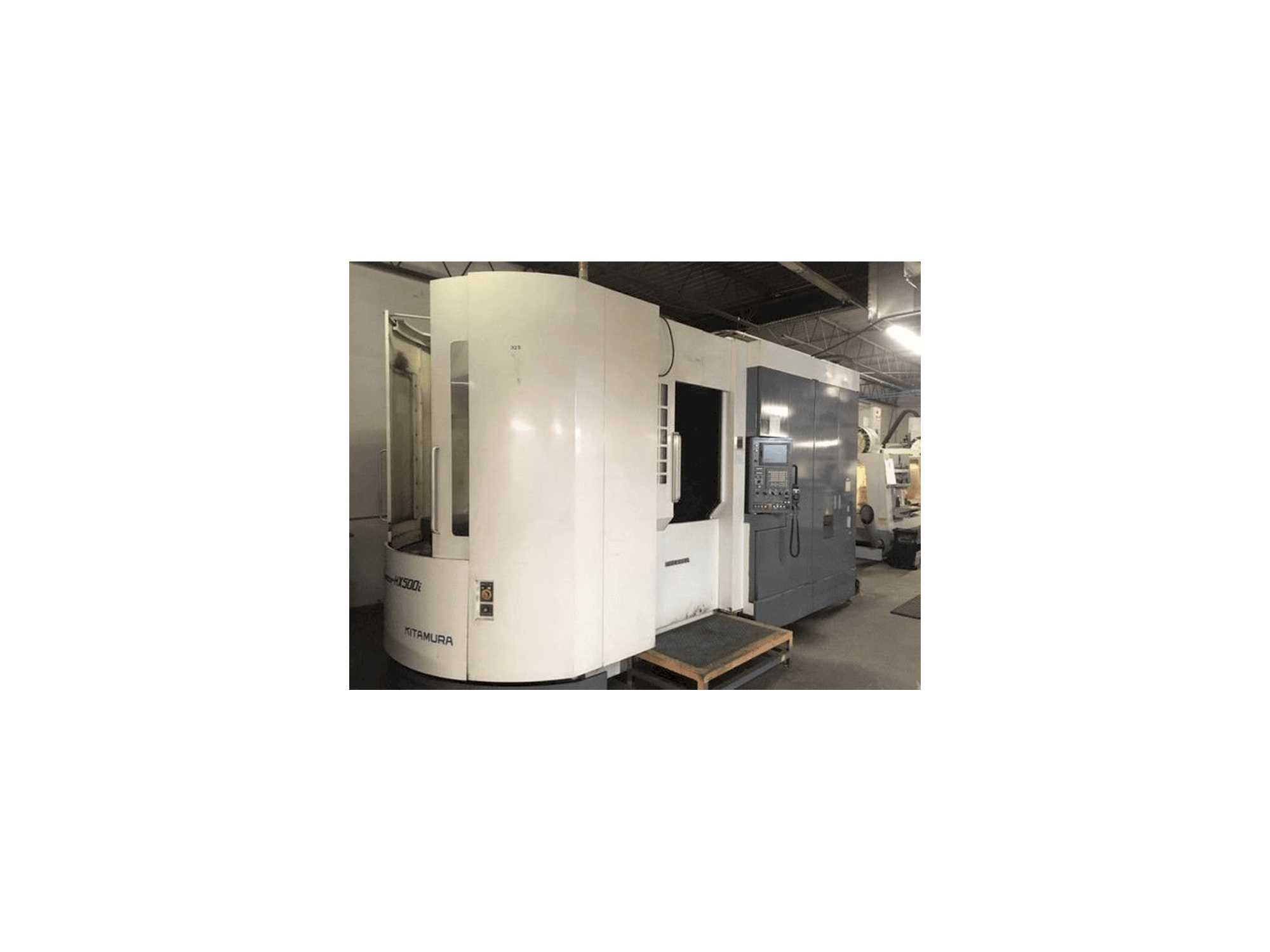 Vista frontal de la máquina Kitamura Mycenter HX500i