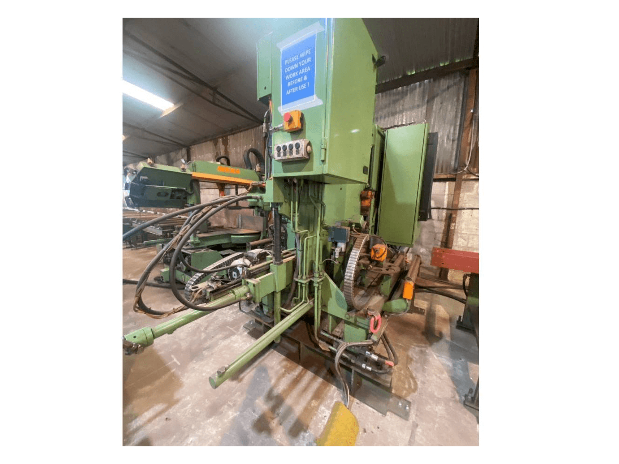 Vista frontal de la máquina Peddinghaus BDL760/3 with Meba 400DG-700