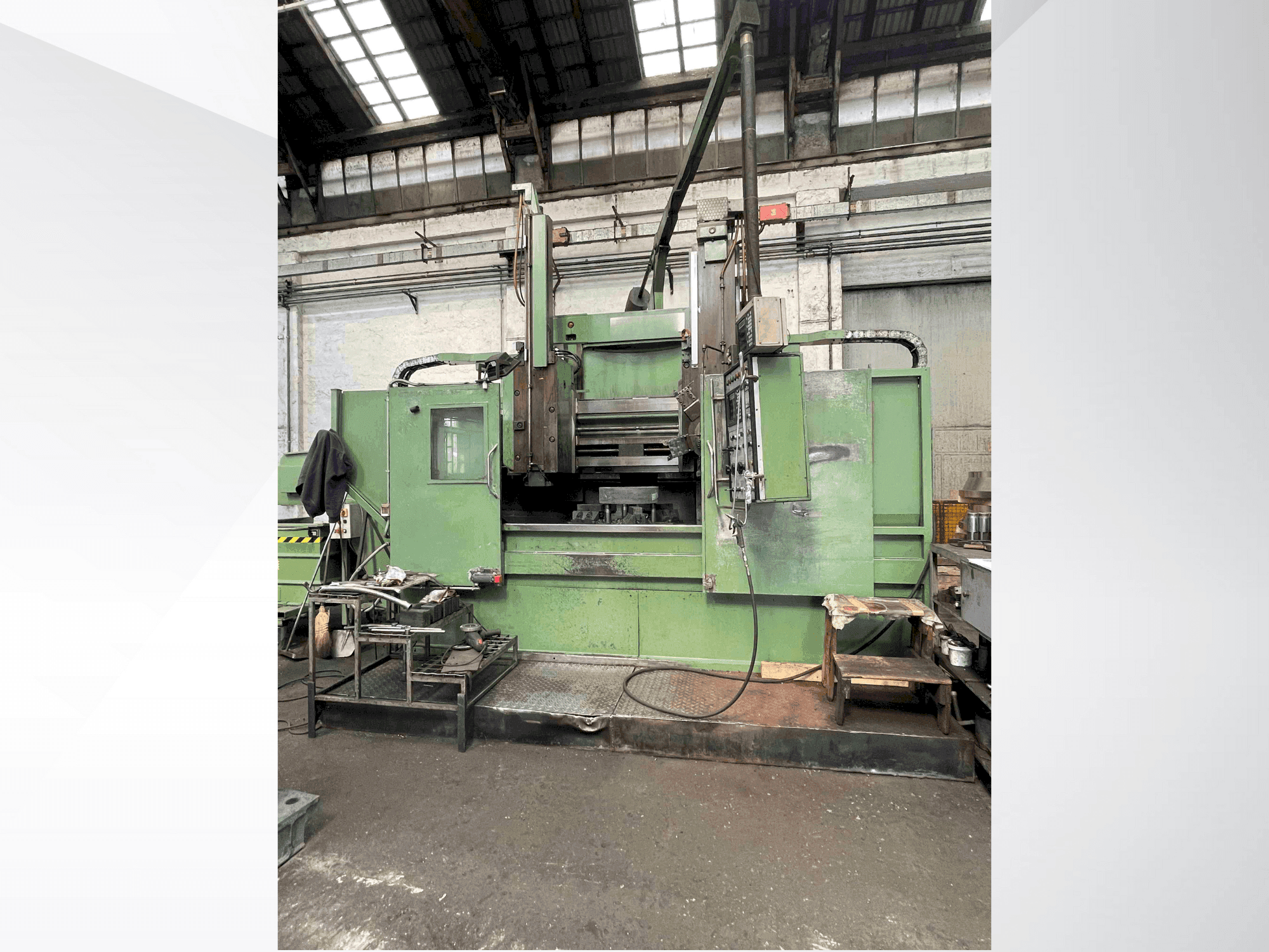 Vista frontal de la máquina MORANDO VS 12