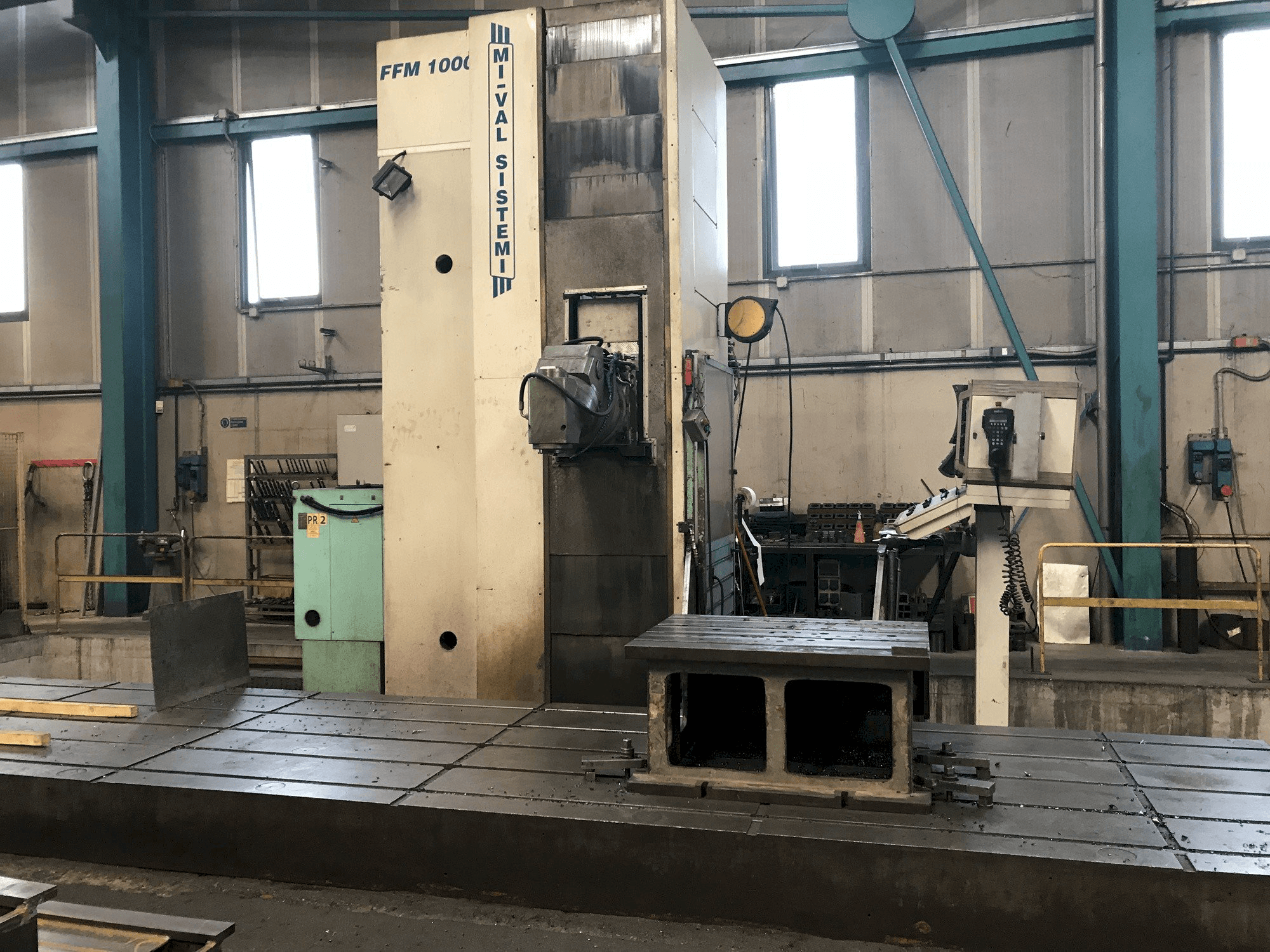 Vista frontal de la máquina MIVAL FFM 1000