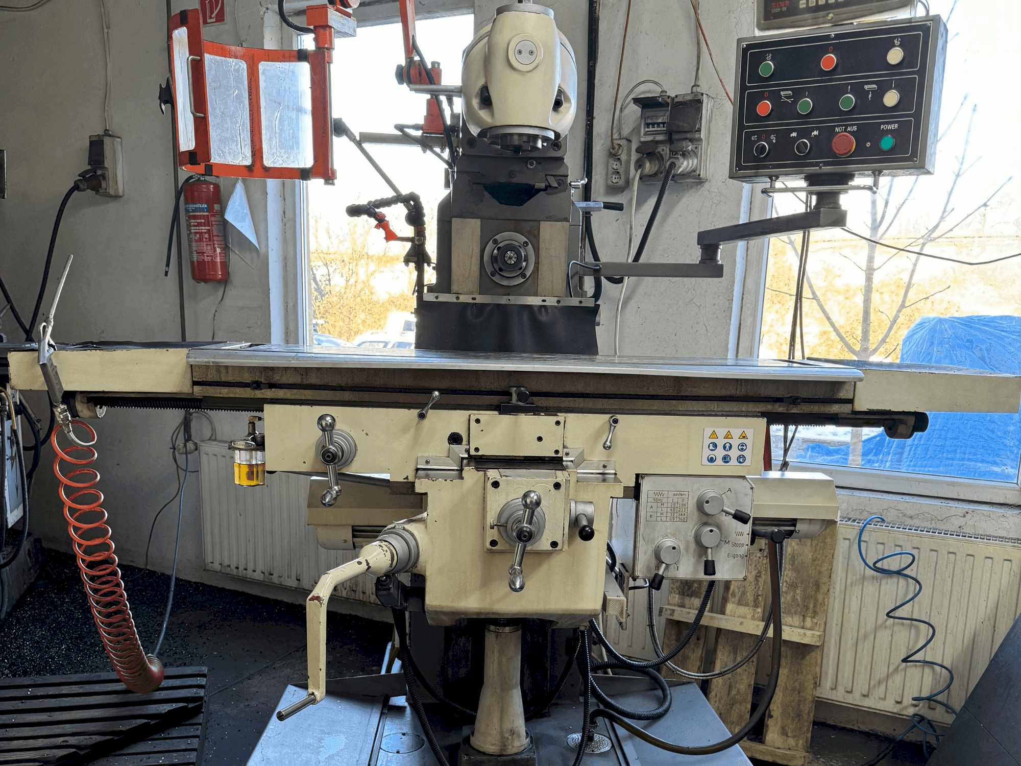 Vista frontal de la máquina ELMAG UFM 125GT