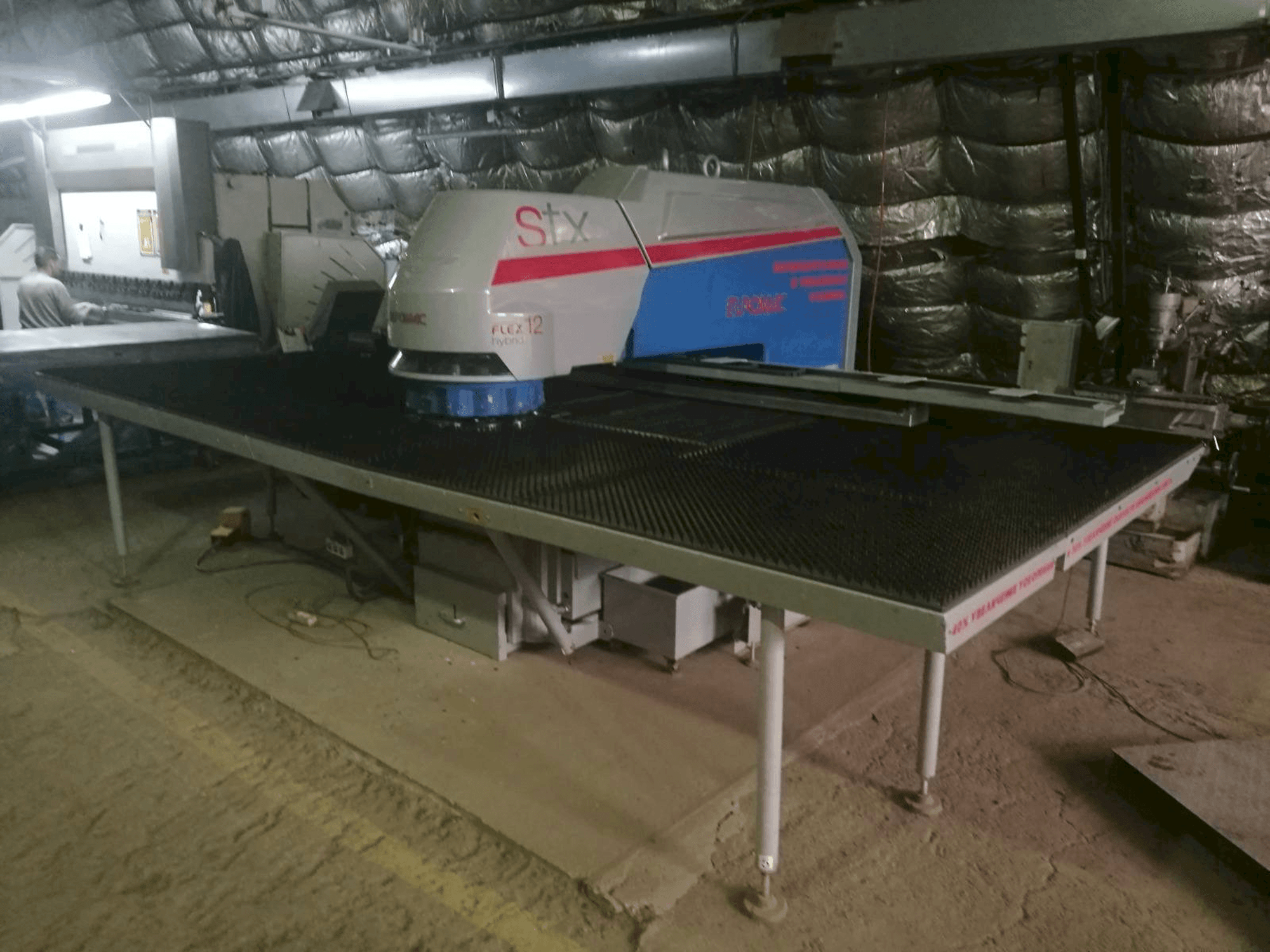 Vista frontal de la máquina Euromac STX Flex 12