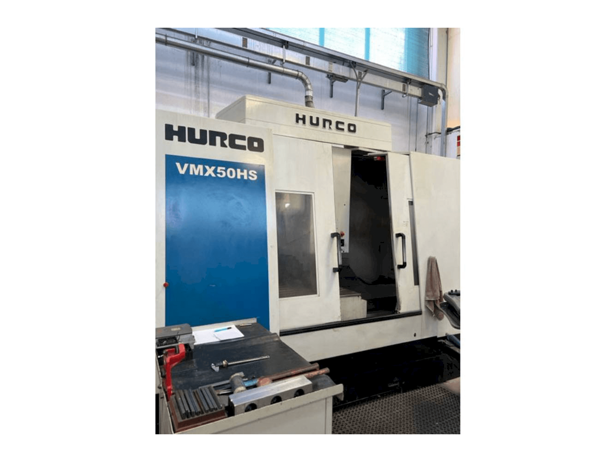 Vista frontal de la máquina Hurco VMX 50 HS