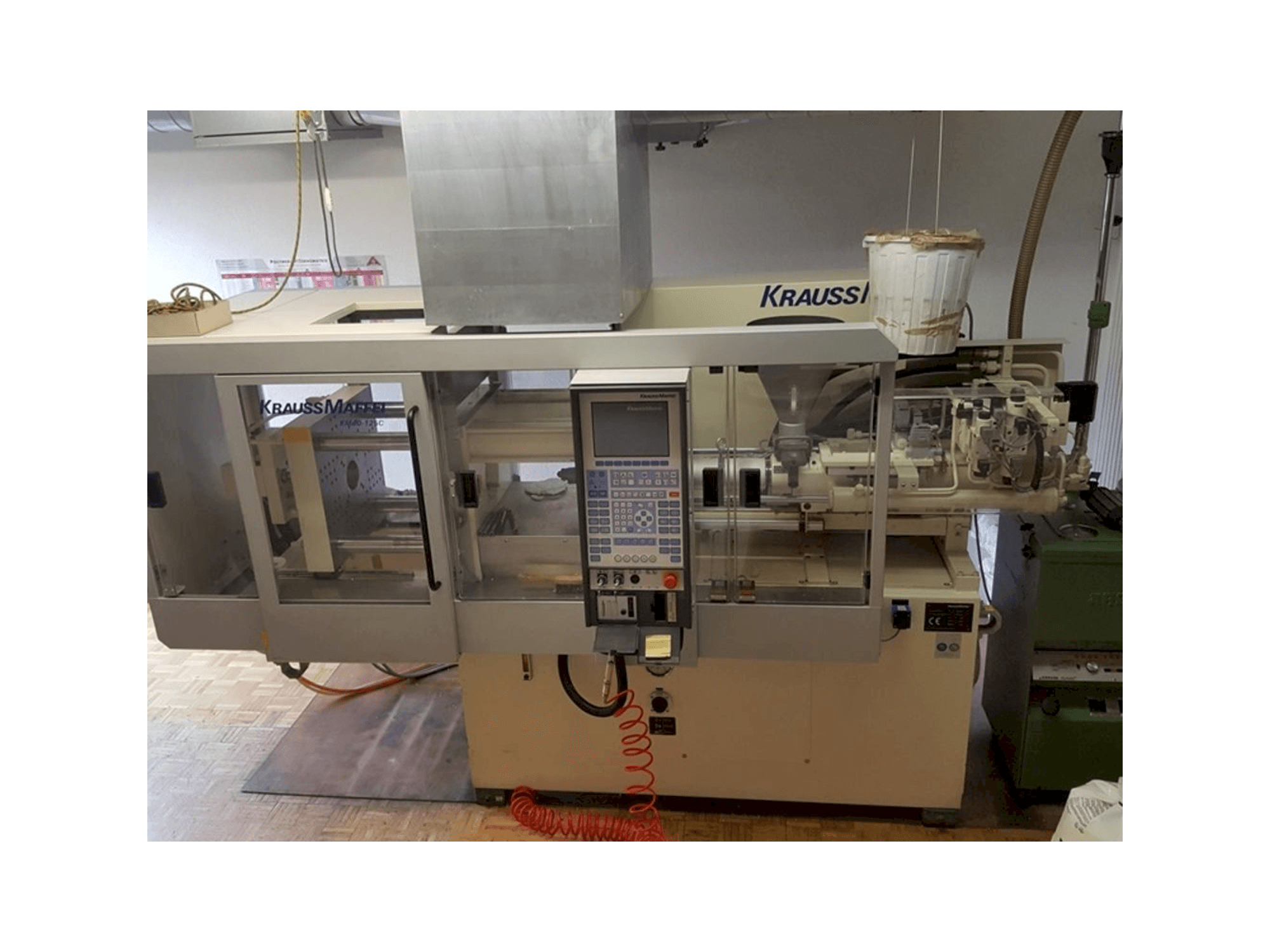 Vista frontal de la máquina Krauss Maffei 40-125 C Winner