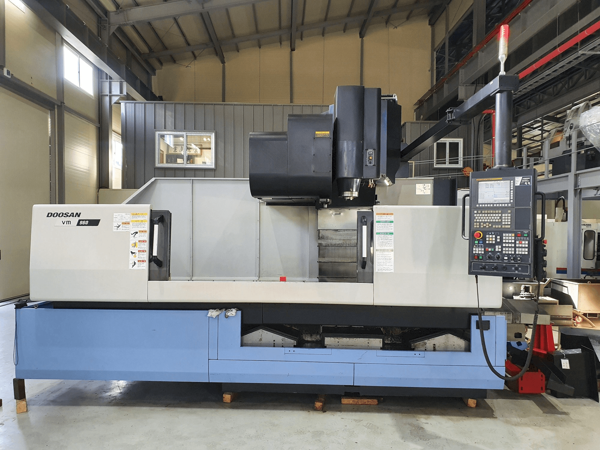 Vista frontal de la máquina Doosan VM 960