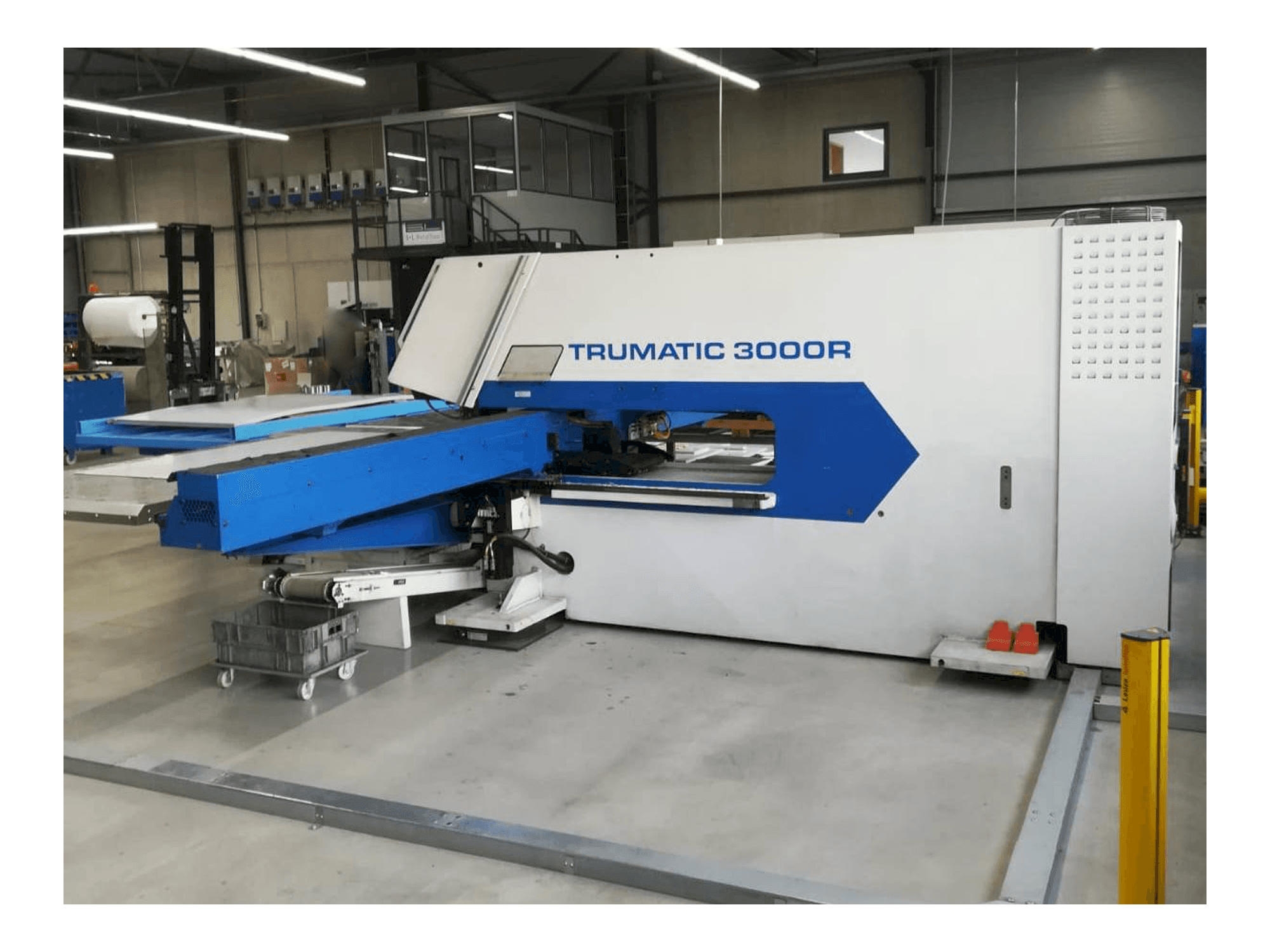 Vista frontal de la máquina Trumpf Trumatic 3000R