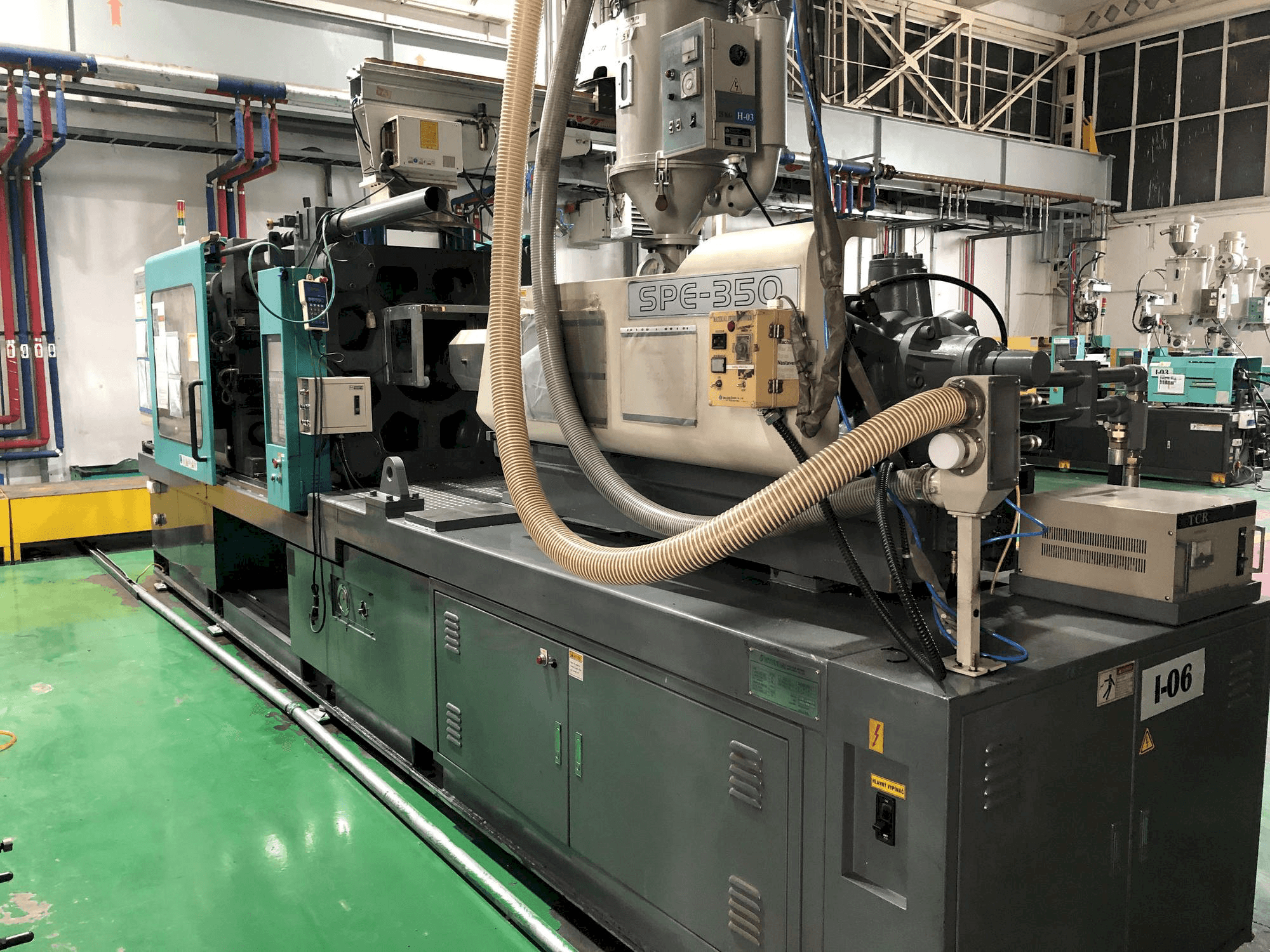 Front view of Hyundai SPE-350 machine