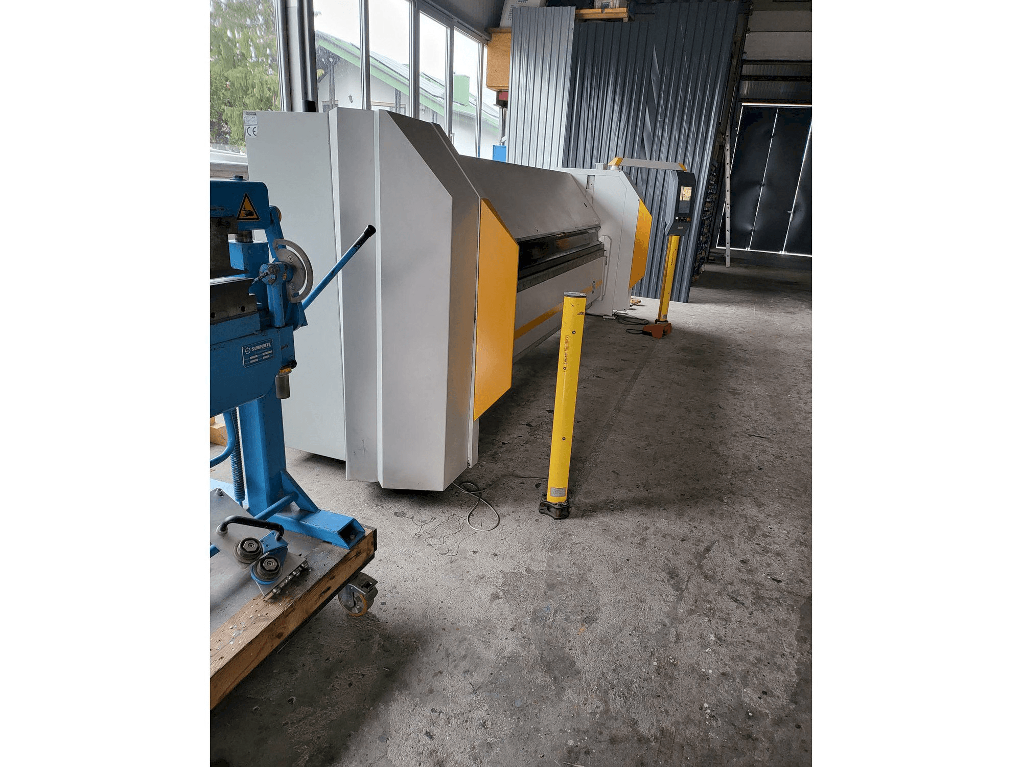 Vista izquierda de la máquina RAS FLEXIbend 73.40