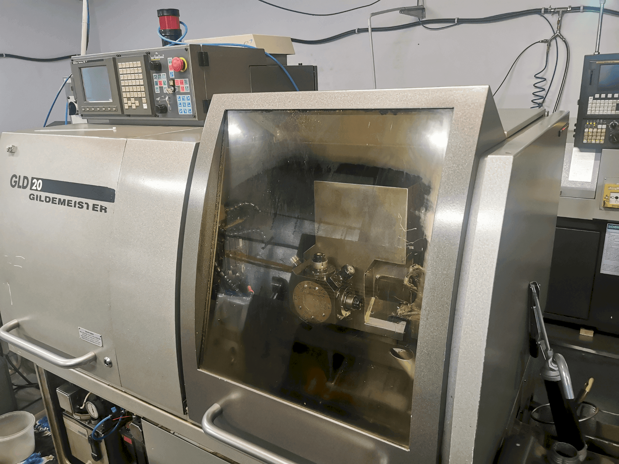 Vista frontal de la máquina Gildemeister GLD 20