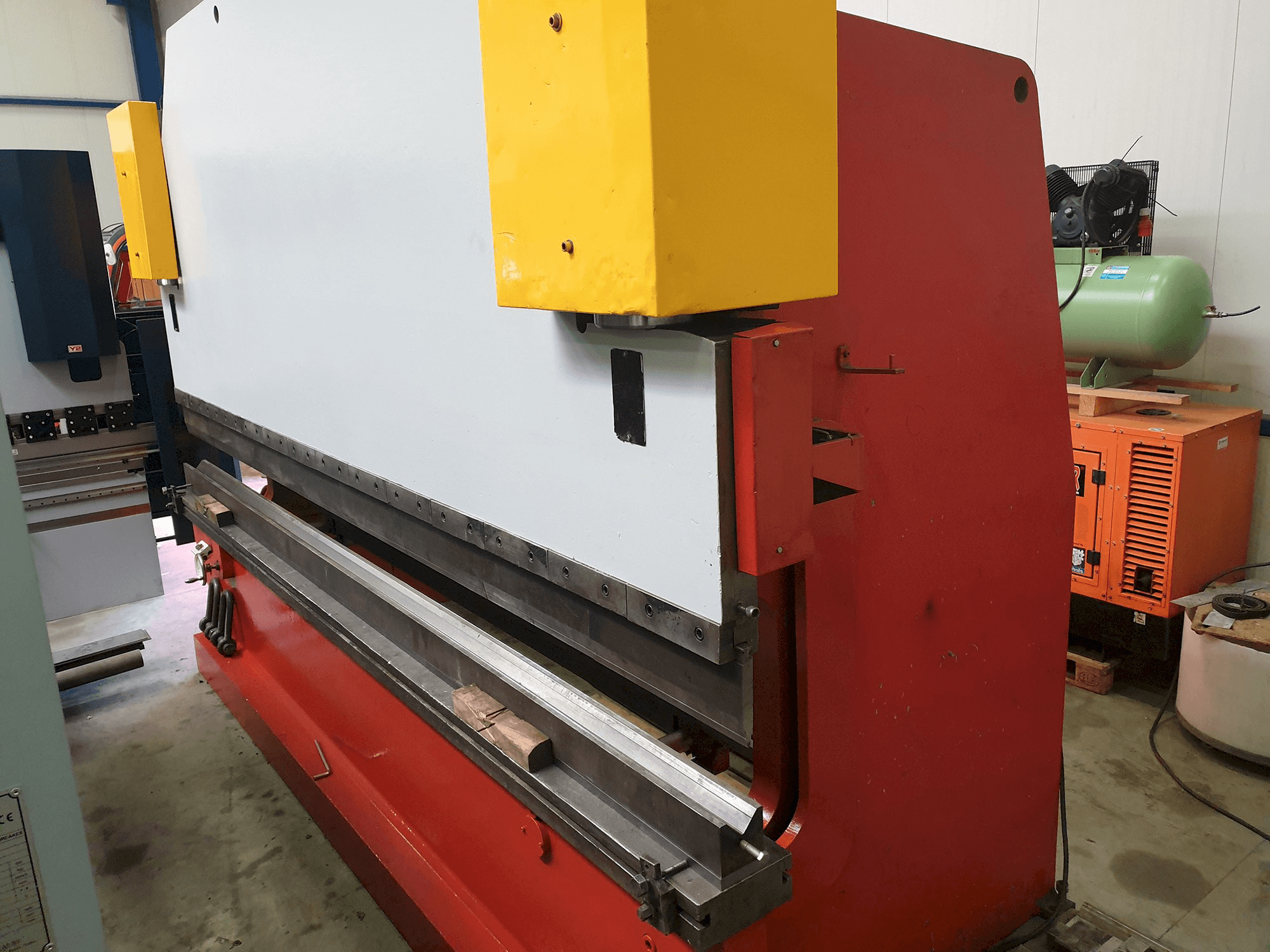 Vista derecha de la máquina Darley EHP 200 43/37